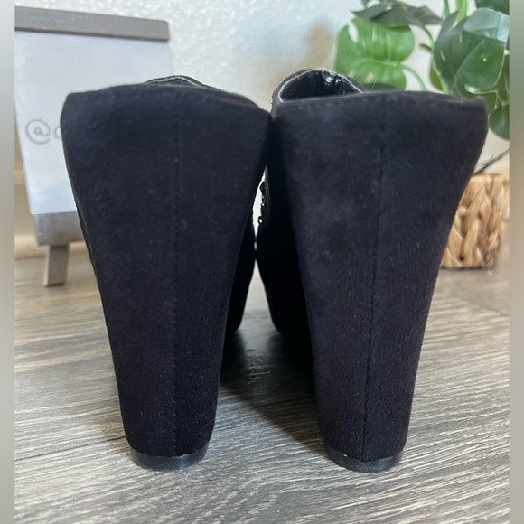 Speed limit 98 Edgy Stud & Spike Black Wedge Peep Toe Platform Mules. Size 6.5 - Picture 8 of 11